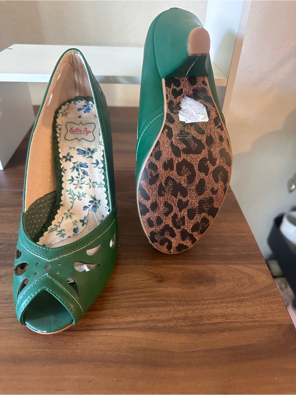 Bettie Page Green Cutout Peep-Toe Heels - Picture 2 of 3